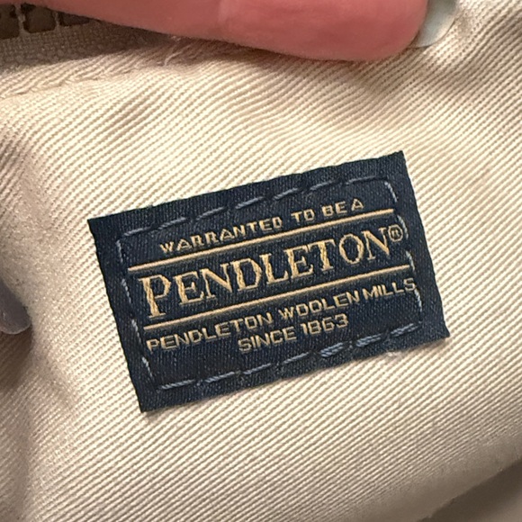 Classic Pendleton Brown and Tan Women's Bag - Picture 13 of 15